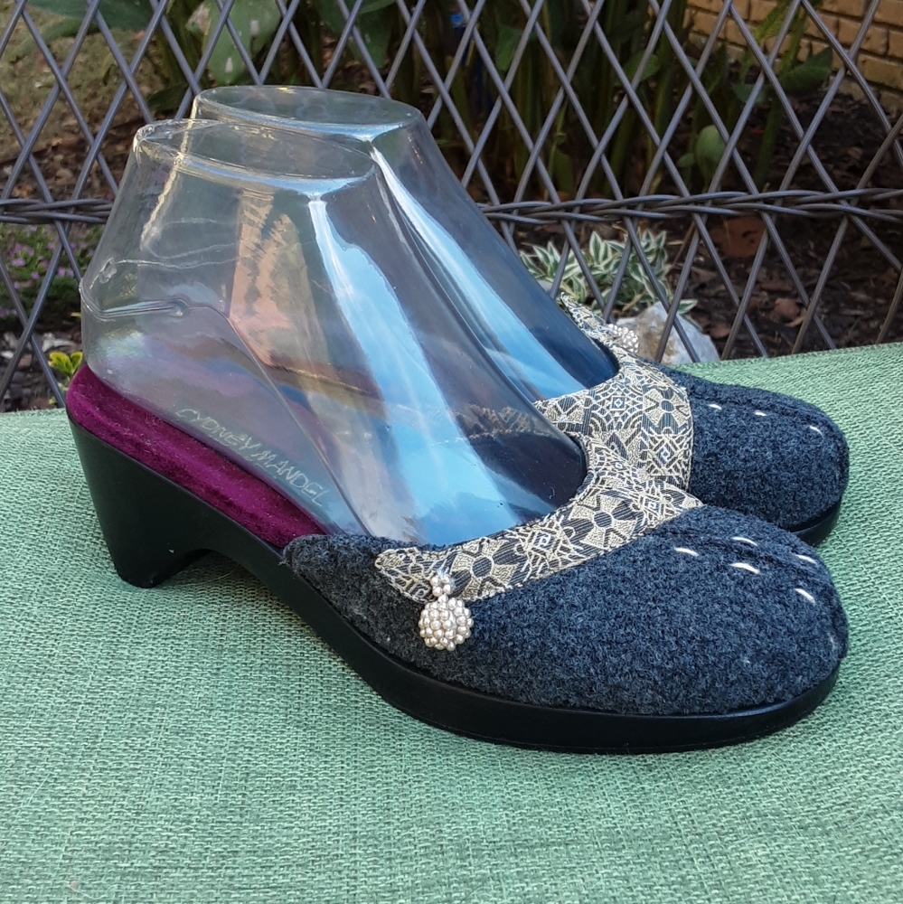 Anthropologie Cydney Mandel Hand Made Mule Shoe Size 6.